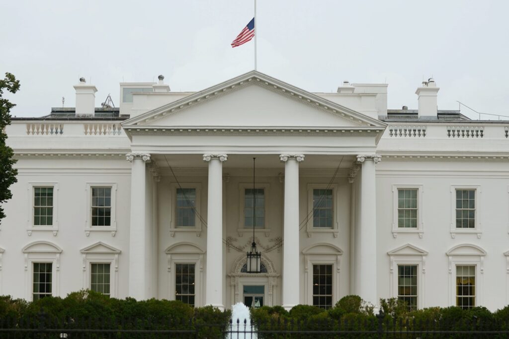 OBAMA DECLARA CINCO DÍAS DE LUTO POR TIROTEO EN COLORADO