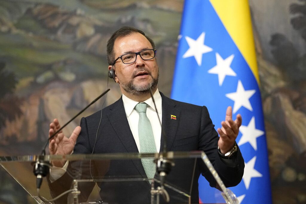 EE.UU. y Reino Unido se "confabulan" contra los derechos de Venezuela, asegura Caracas