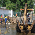 ¡PREVENCIÓN! Alcaldía de Maracaibo limpia cañada La Rosita en Los Claveles