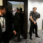 ¡TRAS VARIOS DISPAROS! Servicio Secreto de EE.UU. evacúa a Trump de la cena de corresponsales