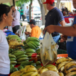 ¡CON AYUDAS HUMANITARIAS! En Altos del Sol Amada reciben “el mercado” en jornada de la Alcaldía de Maracaibo