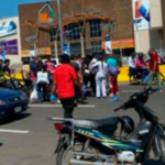 ¡ARROLLADA TRAS OBVIAR EL RAYADO! Imprudencia de una mujer empaña inicio del nuevo corredor peatonal en el centro de Maracaibo